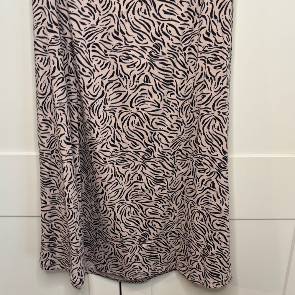 Chic Brown and Cream Patterned Midi Dress - Picture 4 of 6
